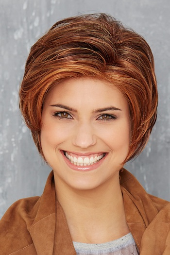 Perruque courts cheveux decoiffes marron-cuivres fibres portrait